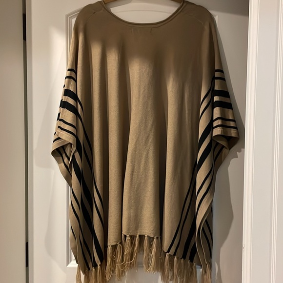 Forever 21 poncho - Picture 5 of 5